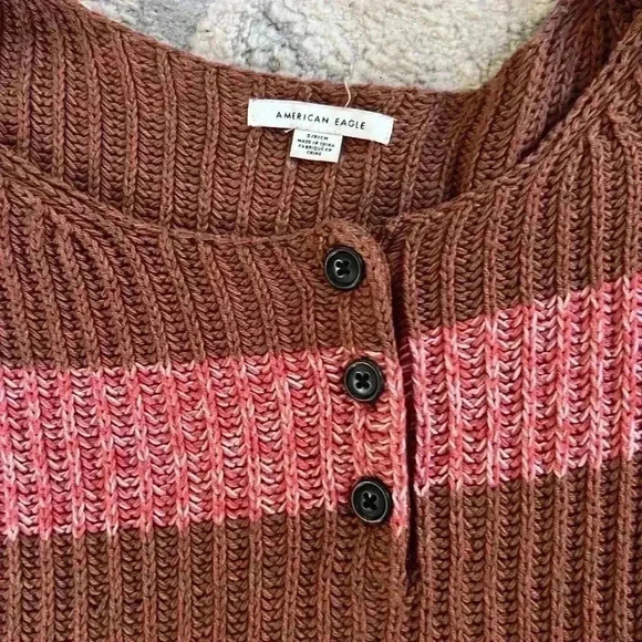 American Eagle Cropped & Comfy Oversized Sweater in Size Small - Picture 2 of 3